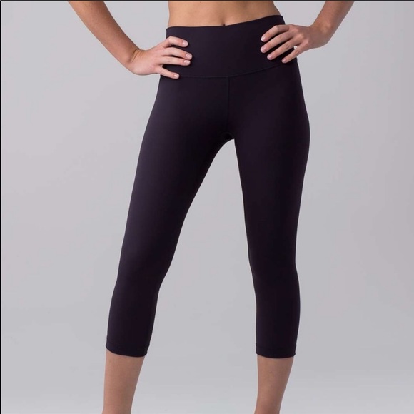 lululemon athletica Pants - Lululemon Wunder Under Crop High Rise Size 6